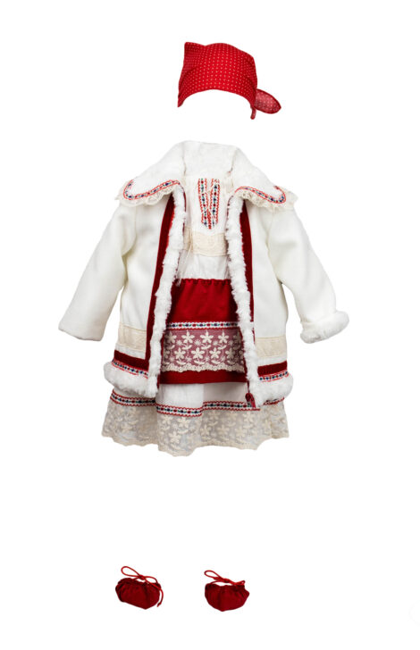 rochie-botez-traditional-populara-saveta-cu-palton