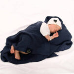 Pătură din bambus - bumbac pentru bebeluși albastru marin, model Pony